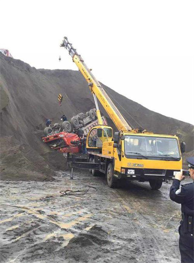 玉龙上犹道路救援